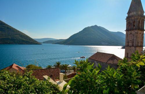 Perast Villa | Old stone seaview house