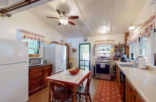 Wolfeboro House | Old Time Family Lodge on Winnipesaukee With Gorgeous Sand Beach
