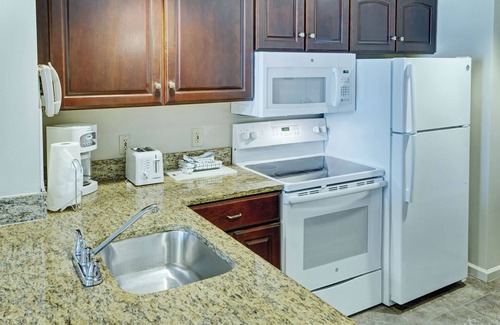 Old Town West Condo | Old Town Alexandria | 1BR/1BA King Bed Suite