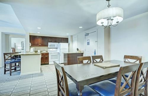 Old Town West Condo | Old Town Alexandria | 1BR/1BA King Bed Suite