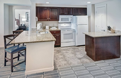 Old Town West Condo | Old Town Alexandria|2BR/2BA King Bed Suite