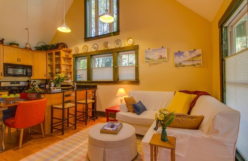 Olde Town House | Old Town Bluffton Bungalow Condo in Tidal Cove