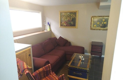 Chemainus House | Old Town Charmer In-Law Suite Walking Distance To Beach and Ammenities