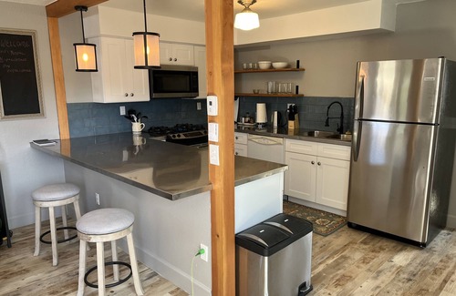 Florence Cottage | Old Town Cottage in Port of Siuslaw, King Bed
