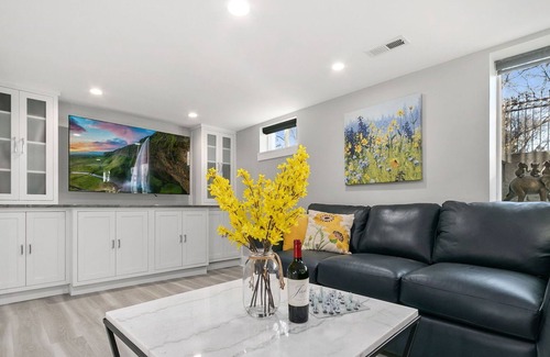 University Park Apartment | Old Town FOCO Luxury Suite