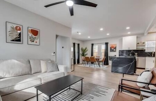 Keller House | Old Town Keller 5bed 3 bath home