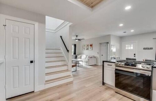 Keller House | Old Town Keller 5bed 3 bath home