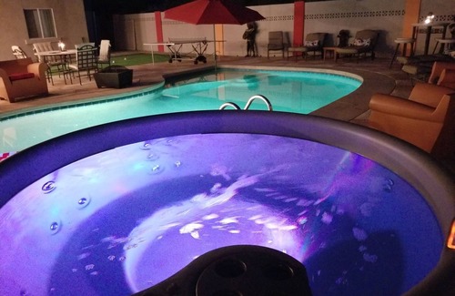 Park Scottsdale Nine House | Old Town Scottsdale 8-bedroom 4 bath NEW HOT TUB Heated pool putting green BBQ