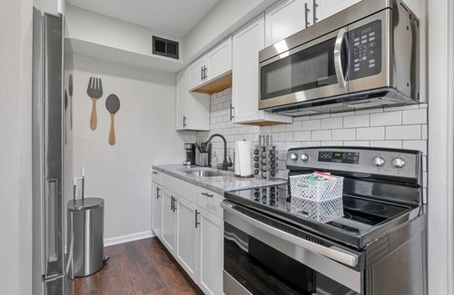Franklin Park Apartment | Old Towne East - 1 BR Apt - Steps from E Market