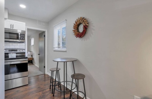 Franklin Park Apartment | Old Towne East - 1 BR Apt - Steps from E Market