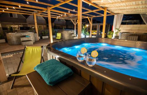 Brzezinka Resort | Old Tree Village & Restaurant