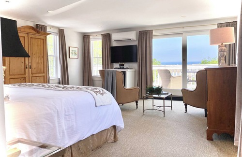 Ogunquit Hotel | Old Village Inn