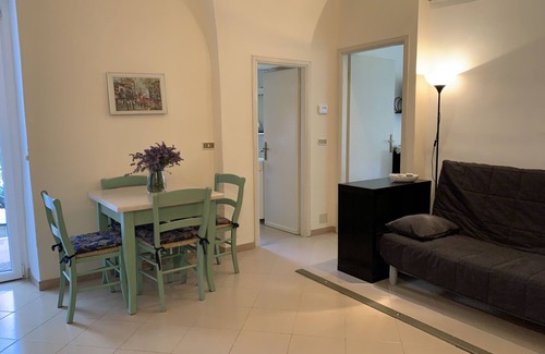 Cervo Apartment | Old Virginia house, charm with garden and sea
