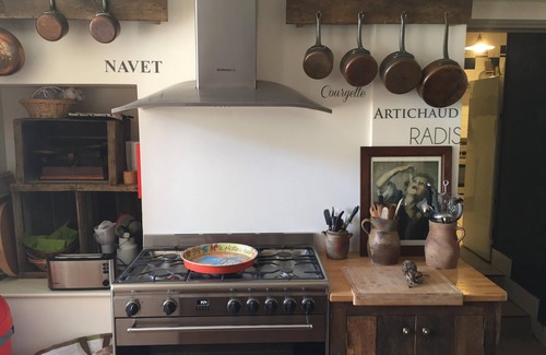Noyers-sur-Serein Cottage | Old xve 'hôtel-dieu' in one of the hundreds more beautiful village of france.