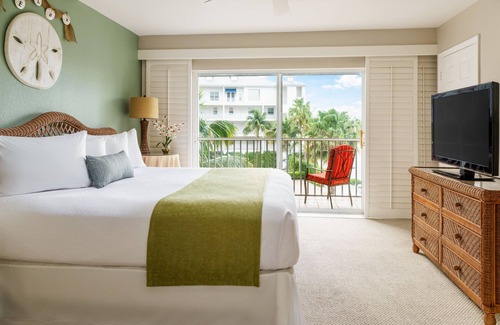 Marco Island Hotel | Olde Marco Island Inn and Suites