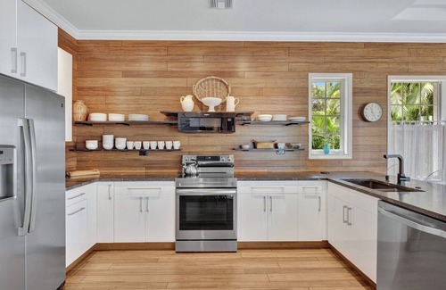 Old Naples House | Olde Naples - Walk to the Beach