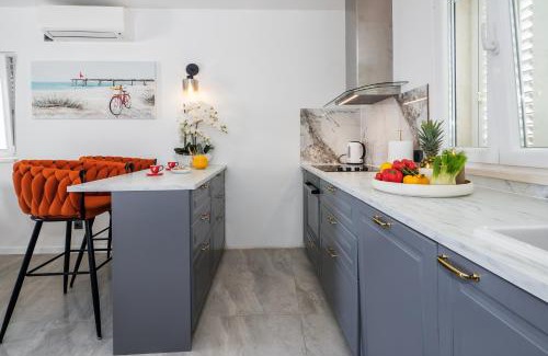 Sutivan Apartment | Olea Mare Sutivan - in the centre with parking