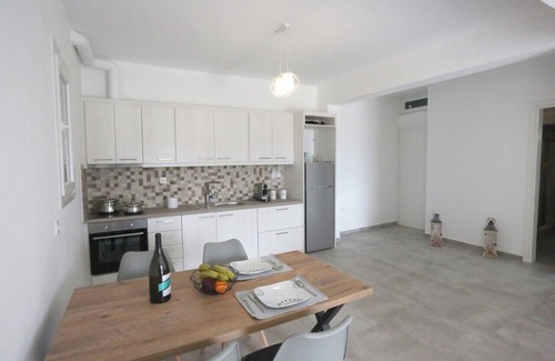 Vissa Villa | Olea Suite Syros offers unique sea views in a house with parking and Wi-Fi.n