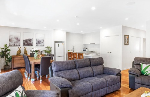 Olinda Apartment | Olinda Deluxe Apartment B1 - This beautiful and comfortably furnished apartment is centrally located in the village of Olinda.