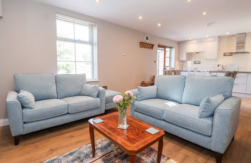 York Cottage | OLIVE COTTAGE, with a garden in York