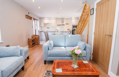 York Cottage | OLIVE COTTAGE, with a garden in York