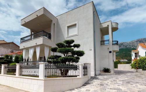Kastel Gomilica Apartment | Olive Tree apartment with jacuzzi