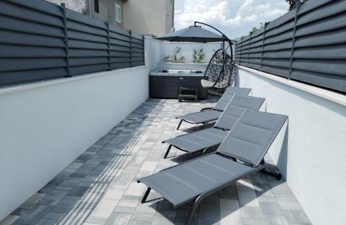 Kastel Gomilica Apartment | Olive Tree apartment with jacuzzi