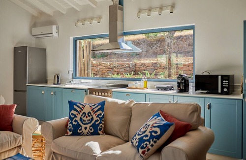 Armamar Villa | Olive Tree House - Two Bedroom Villa, Sleeps 4