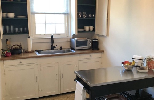 Downtown Apartment | “Oliver’s Retreat”.1882 Private Downtown Apartment in Historic Frederick