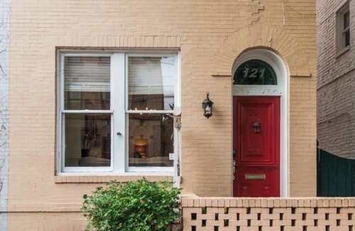 Downtown Apartment | “Oliver’s Retreat”.1882 Private Downtown Apartment in Historic Frederick