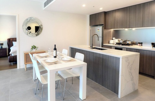 Lidcombe Apartment | Olympic Park Stylish 2BR | Walk to stadium | Pool & Gym