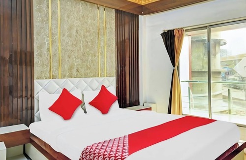 Kolkata House | Om Shanti Guest House - Near Ruby General Hospital and Science City