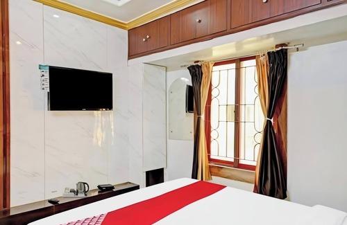 Kolkata House | Om Shanti Guest House - Near Ruby General Hospital and Science City