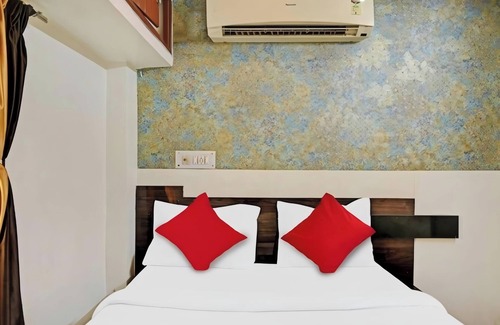 Kolkata House | Om Shanti Guest House - Near Ruby General Hospital and Science City