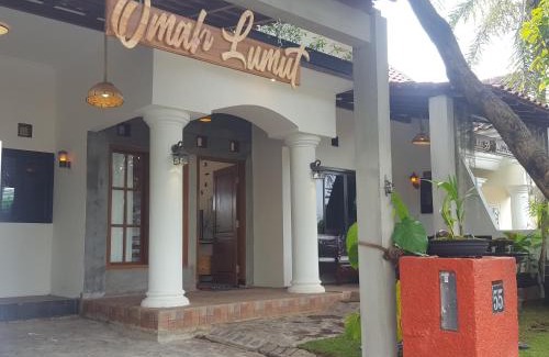 Dinoyo Villa | OMAH LUMUT Malang, Best Family Villa 3 Bedrooms Free Pool Kolam Renang
