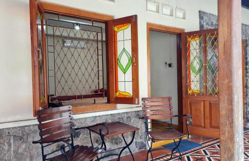 Central Yogyakarta House | Omah Pitoe Yogya Homestay