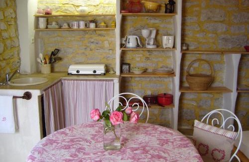 Cazals Apartment | Ombre & Fraîcheur