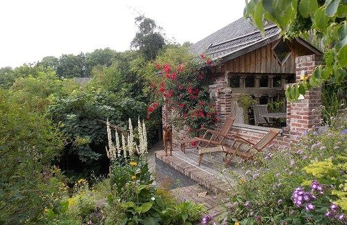 Lindlar Apartment | Ommertalhof, garden paradise. A hidden gem