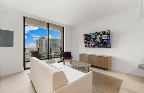 Downtown Miami Apartment | On 46th Floor! Amazing Views and Free Parking