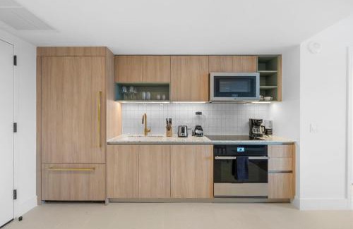 Downtown Miami Apartment | On 46th Floor! Amazing Views and Free Parking