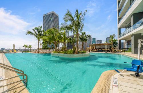 Downtown Miami Apartment | On 46th Floor! Amazing Views and Free Parking