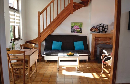 Arques House | On a riverbank just a few minutes from the city center, this charming vacation home opens its doors