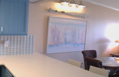 North Beach Condo | On Beach and Close to Fun! - Weekly and Monthly Rate Specials