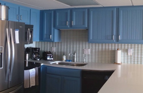 North Beach Condo | On Beach and Close to Fun! - Weekly and Monthly Rate Specials