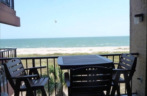 North Beach Condo | On Beach and Close to Fun! - Weekly and Monthly Rate Specials