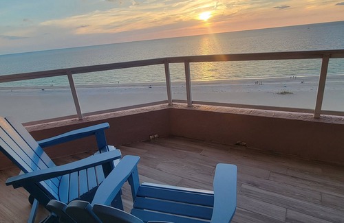 Sand Key Condo | ON BEACH End Unit @ Crescent Beach Club. Amenities Galore w/AMAZING 320° Views!