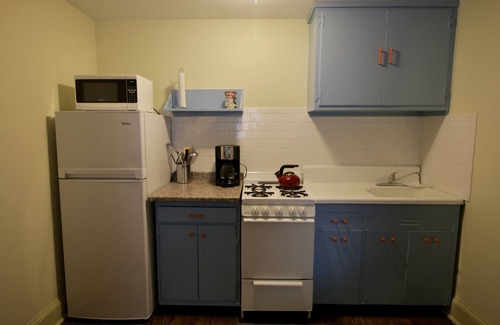 Athens Apartment | On Boulevard. Sleeps 4. Newly Renovated Apartment! Walk to downtown and stadium.