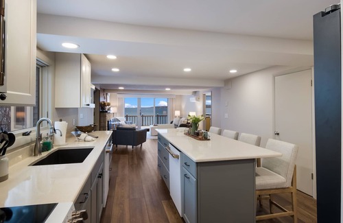 Beulah House | On Crystal Lake, Newly Remodeled, Best Views & Location, Walk to town