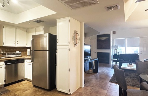 South Scottsdale Condo | On greenbelt, 2 Big Beds, 2 bathrooms, Garage, Fireplace, Heated Pool