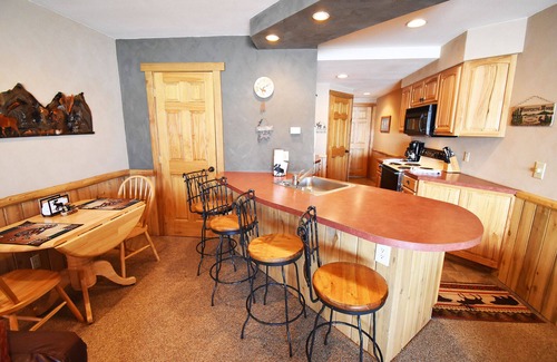 Dillon Condo | On Lake! Ground Floor, Views! Hot Tub. Walk to Concerts, Marina, Dining